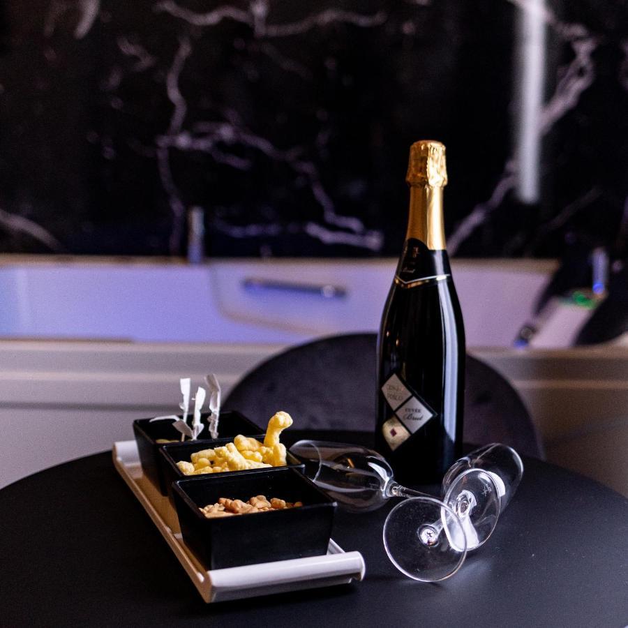 Maximum Suite & Spa Палермо Экстерьер фото
